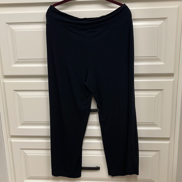 Tommy Bahama flowing pull on pants, black, ladies size medium - Picture 2 of 4